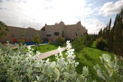 Villa neuve à 6 kms de l’aéroport avec beau jardin