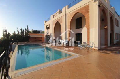Villa d’exception avec piscine privée et jardin luxuriant – Agadir