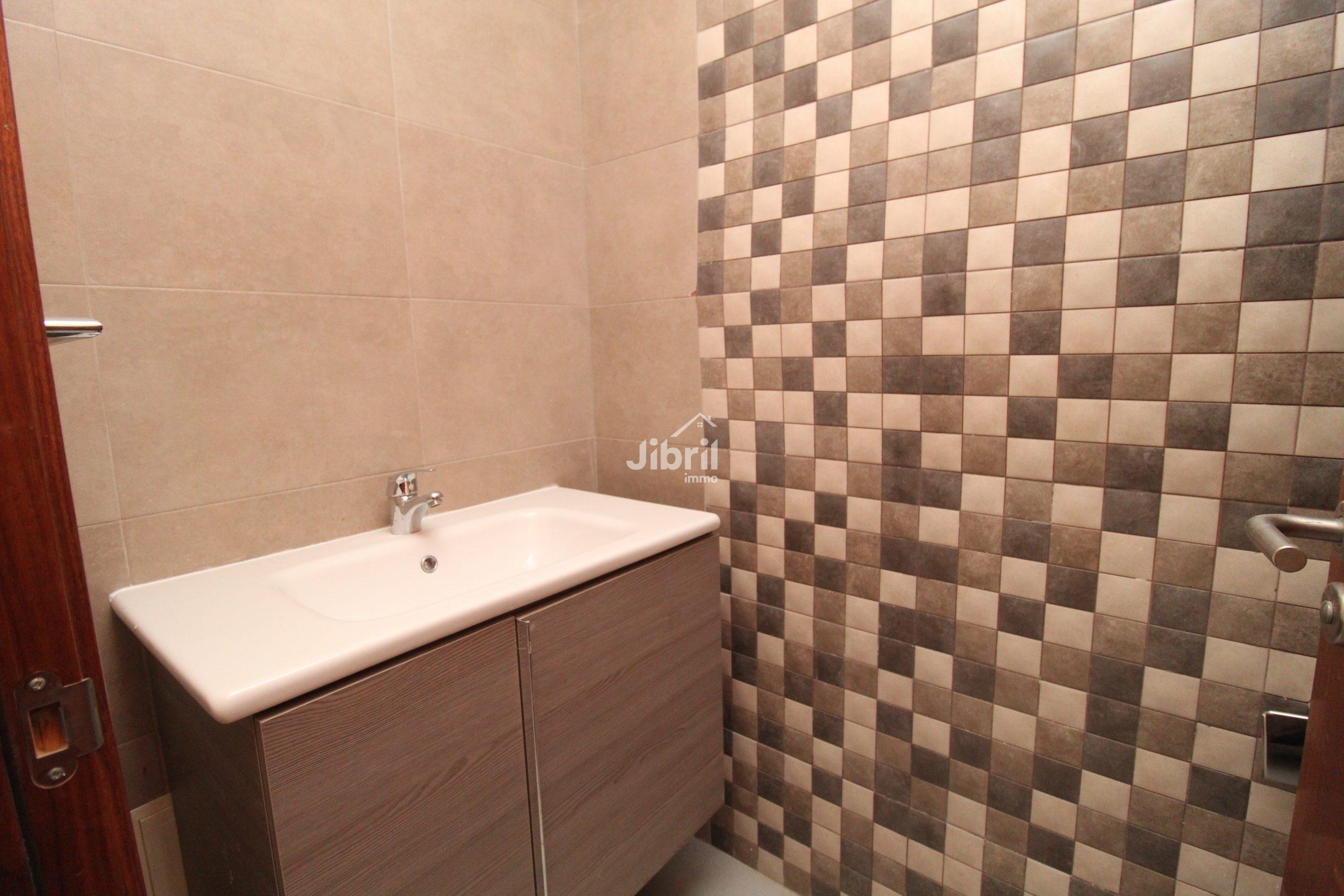 Bureau de 68 m² à Avenue Moukawama, Agadir