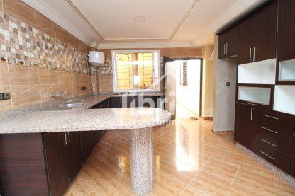 BON INVESTISSEMENT: Appartement calme dans quartier résidentiel prisé Tilila, Agadir