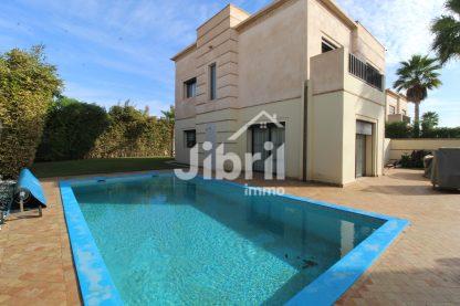 PREMIUM – Villa de luxe à vendre à Agadir avec piscine chauffée, jardin et énergie solaire