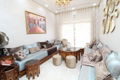 Spacieux 3 chambres meublé avec terrasse, parking et double salon