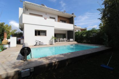 Villa de standing à Bensergao   Résidence sécurisée avec piscine privée et grand jardin