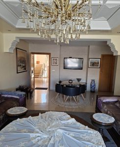 Appartement 2 chambres à location à Hay Mohammadi Agadir | Balcon, loggia et salon lumineux