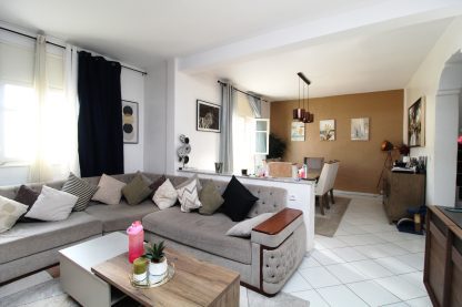 Opportunité à saisir : Duplex plein sud avec terrasse à Agadir Espace, convivialité et emplacement idéal