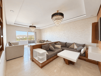 Appartement spacieux proche du centre d’Agadir   Balcons, piscine et parking en sous-sol !